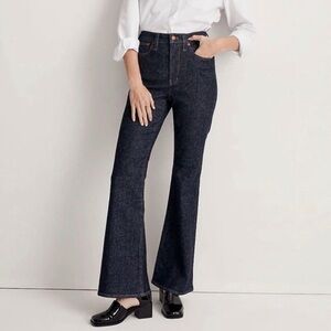 Madewell The Perfect Vintage Flare Jean dark wash size 25” flare opening